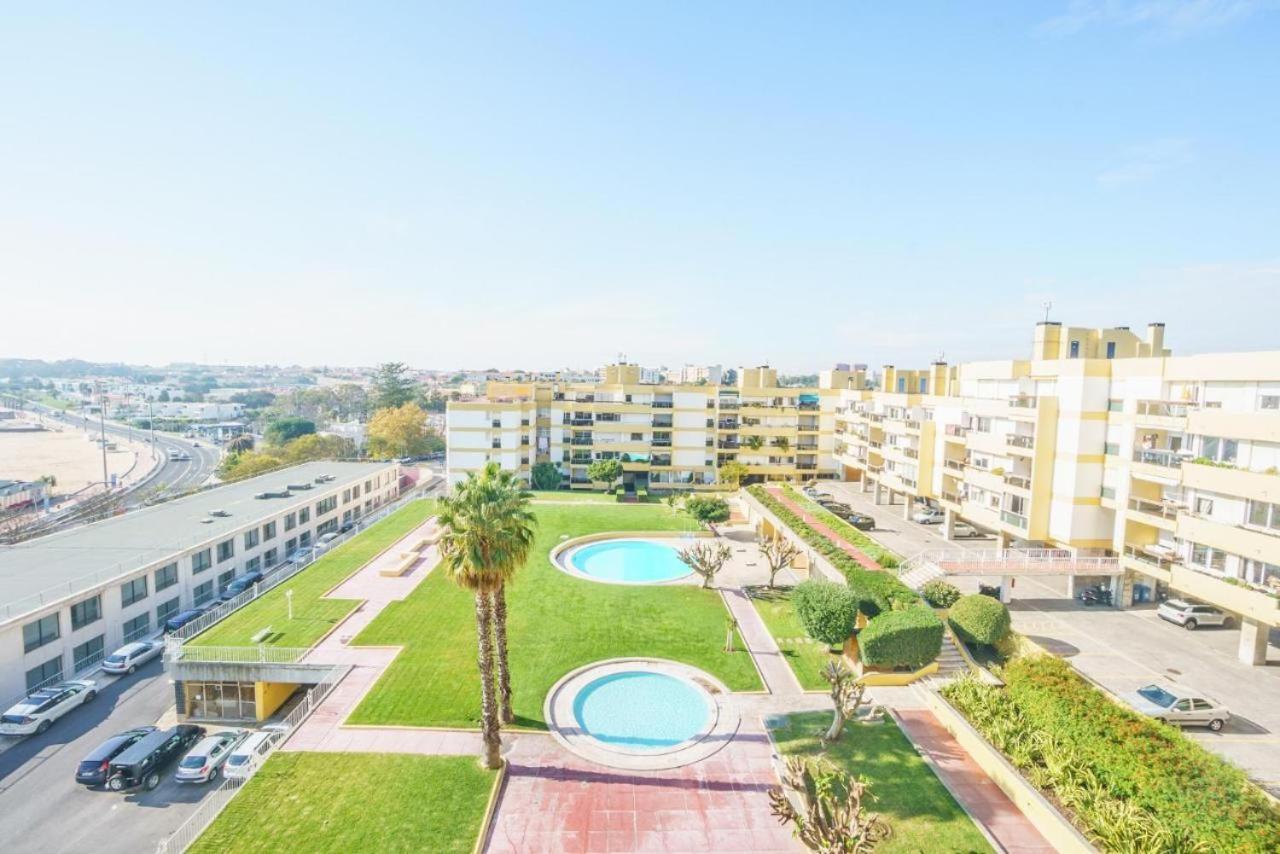 Amazing Private Room In Apartment With Sea Beach View - Pool - Park - Private Condominium - Access To The Beach Oeiras Luaran gambar