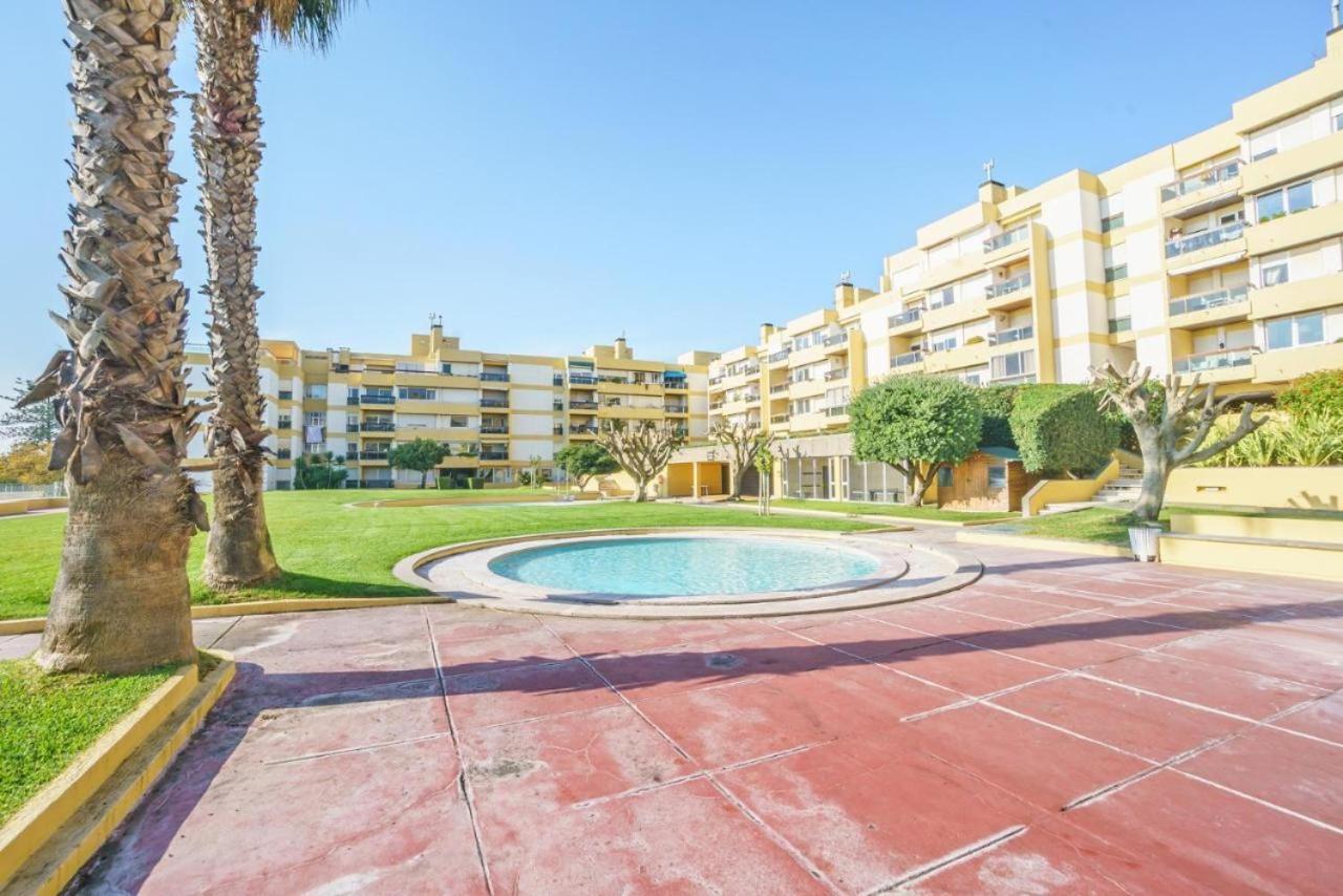 Amazing Private Room In Apartment With Sea Beach View - Pool - Park - Private Condominium - Access To The Beach Oeiras Luaran gambar