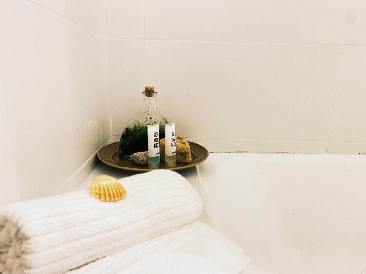 Amazing Private Room In Apartment With Sea Beach View - Pool - Park - Private Condominium - Access To The Beach Oeiras Luaran gambar